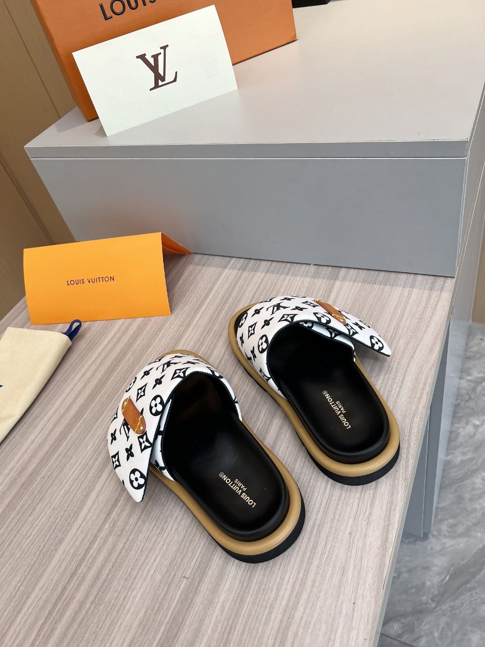 Louis Vuitton Slippers